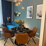 Pure - For Up To 5 Guests Near Uber Arena, Central, Stylish Lejlighedshotel 4*