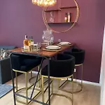Pure - For Up To 5 Guests Near Uber Arena, Central, Stylish Berlin
