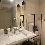 Lejlighedshotel Pure - For Up To 5 Guests Near Uber Arena, Central, Stylish