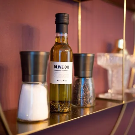 Pure - For Up To 5 Guests Near Uber Arena, Central, Stylish
