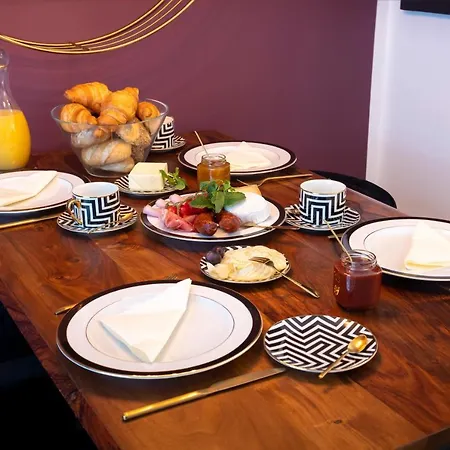 Апарт-отель Pure - Luxury At Pure Living In Center