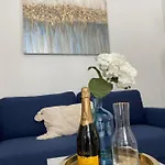 Pure - For Up To 5 Guests Near Uber Arena, Central, Stylish Aparthotel