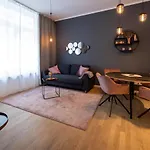 Pure - For Up To 5 Guests Near Uber Arena, Central, Stylish Aparthotel 4*