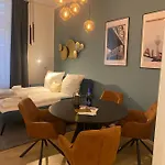 Aparthotel Pure - For Up To 5 Guests Near Uber Arena, Central, Stylish 4*