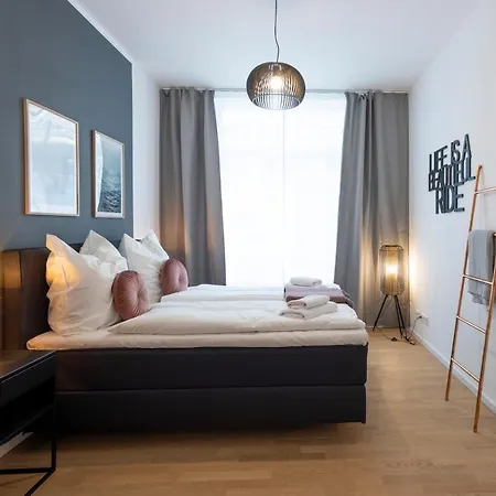 Pure - For Up To 5 Guests Near Uber Arena, Central, Stylish 4* Berlin