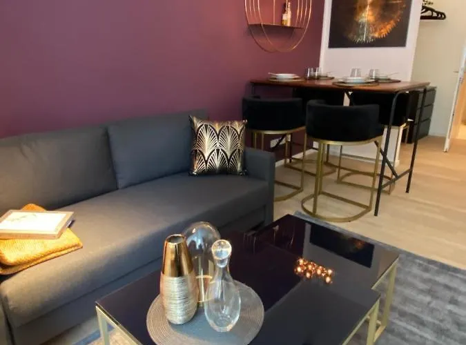 Hotel apartamentowy Pure - For Up To 5 Guests Near Uber Arena, Central, Stylish