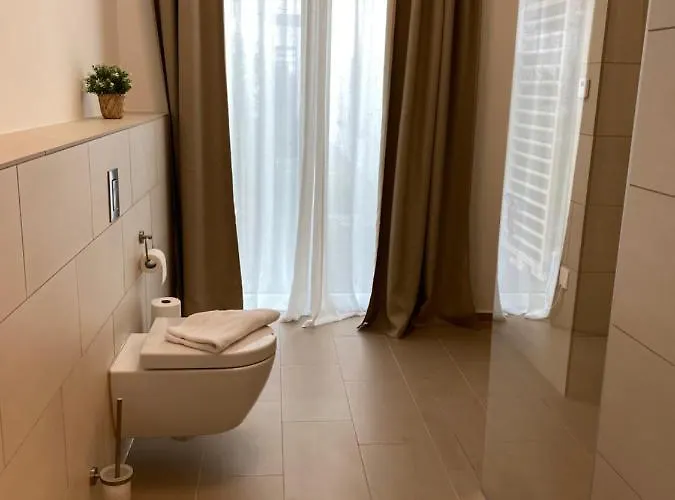 Hotel apartamentowy Pure - For Up To 5 Guests Near Uber Arena, Central, Stylish 4*