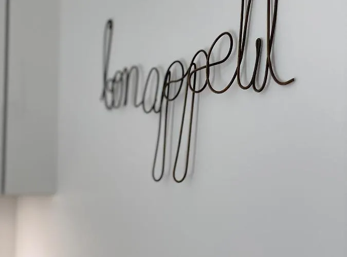 Apart-hotel Pure - For Up To 5 Guests Near Uber Arena, Central, Stylish