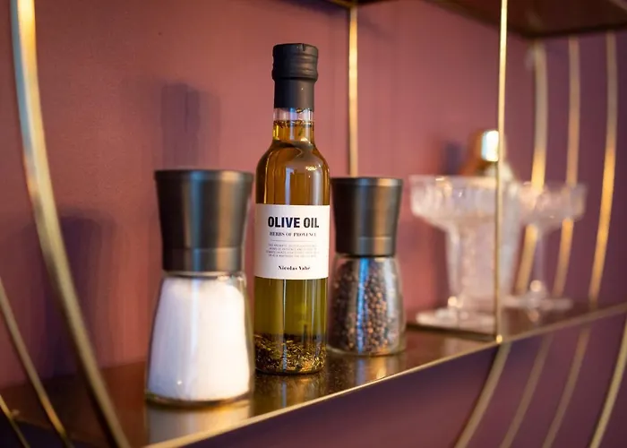 Pure - For Up To 5 Guests Near Uber Arena, Central, Stylish