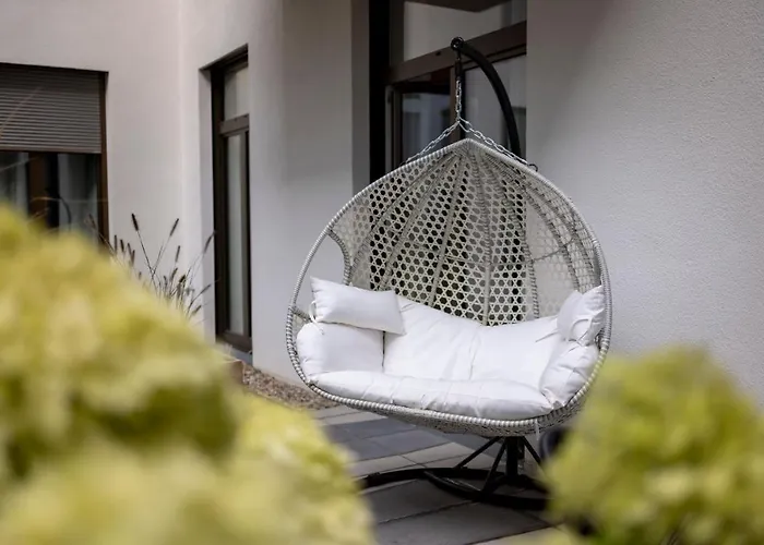 Pure - For Up To 5 Guests Near Uber Arena, Central, Stylish 4*