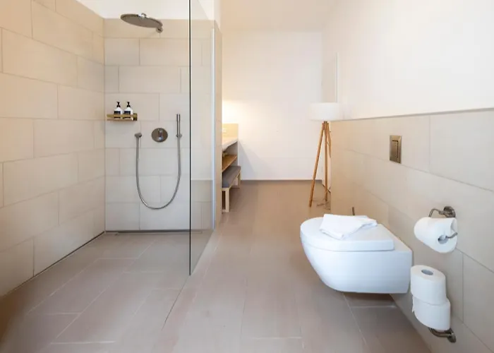 Pure - For Up To 5 Guests Near Uber Arena, Central, Stylish Apart-hotel Berlim