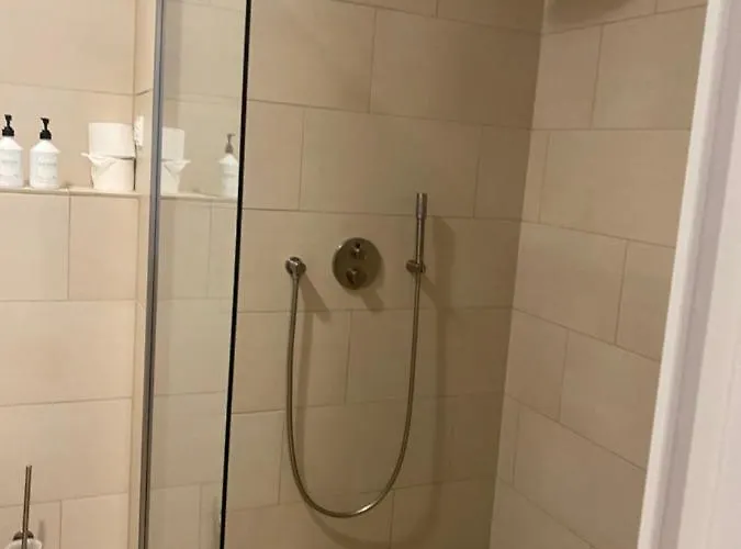 Pure - For Up To 5 Guests Near Uber Arena, Central, Stylish