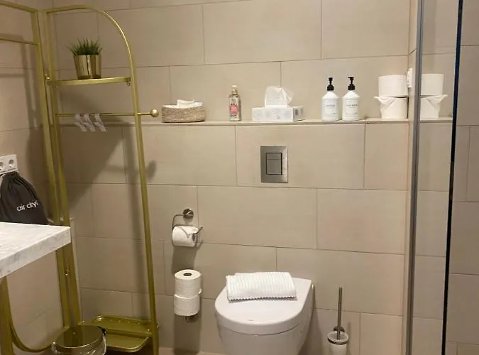 Hotel apartamentowy Pure - For Up To 5 Guests Near Uber Arena, Central, Stylish