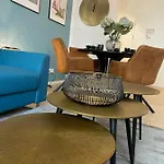 Pure - For Up To 5 Guests Near Uber Arena, Central, Stylish