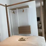 Pure - For Up To 5 Guests Near Uber Arena, Central, Stylish Aparthotel