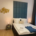 Pure - For Up To 5 Guests Near Uber Arena, Central, Stylish Aparthotel Berlin