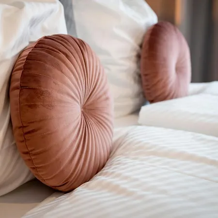 Aparthotel Pure - For Up To 5 Guests Near Uber Arena, Central, Stylish 4*