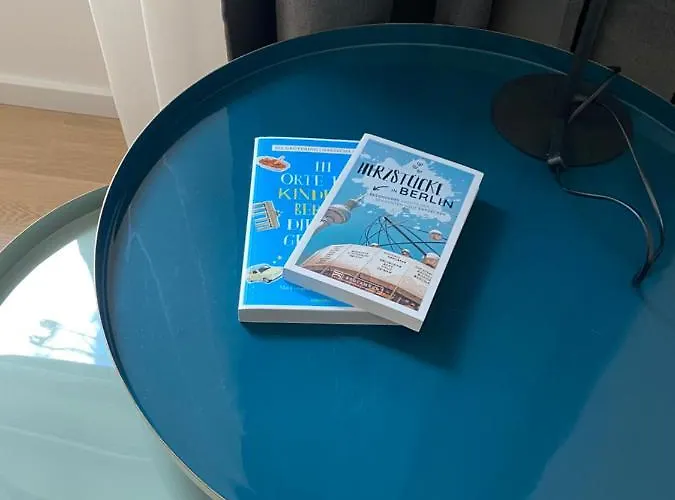 Pure Berlin Apartments - For Up To 5 Guests Near Uber Arena, Central, Stylish 4* Берлин