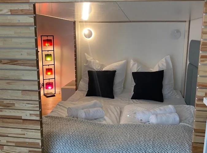 Pure Berlin Apartments - For Up To 5 Guests Near Uber Arena, Central, Stylish 4*