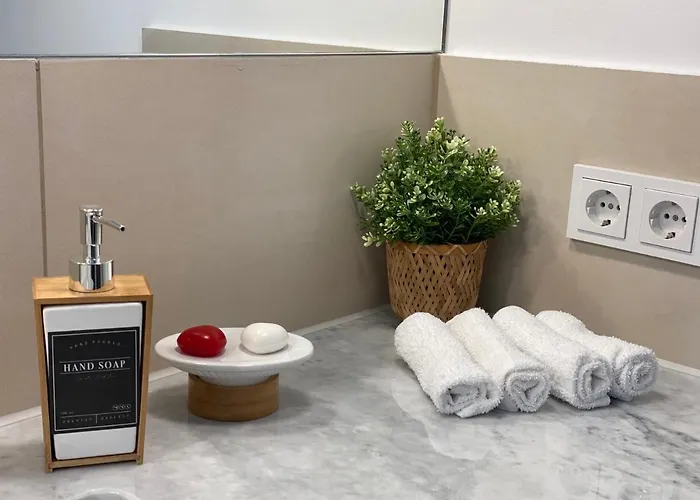 Pure Berlin Apartments - For Up To 5 Guests Near Uber Arena, Central, Stylish 4*